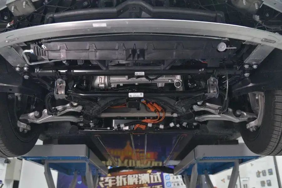 特斯拉、小鹏、蔚来、理想新能源汽车底盘对比分析